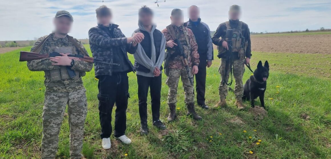 Під час спроби незаконно перетнути державний кордон затримали ще трьох прикарпатців