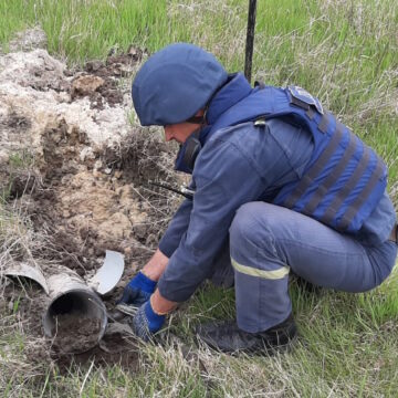 Знешкодили понад сотню вибухівок: піротехніки Прикарпаття розміновують деокуповані території Миколаївщини