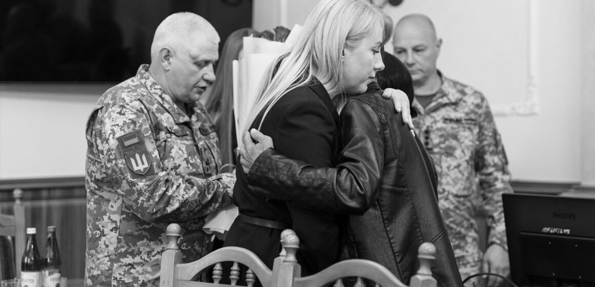 Родинам п’ятьох полеглих в боях за Україну бійців з Прикарпаття передали державні нагороди