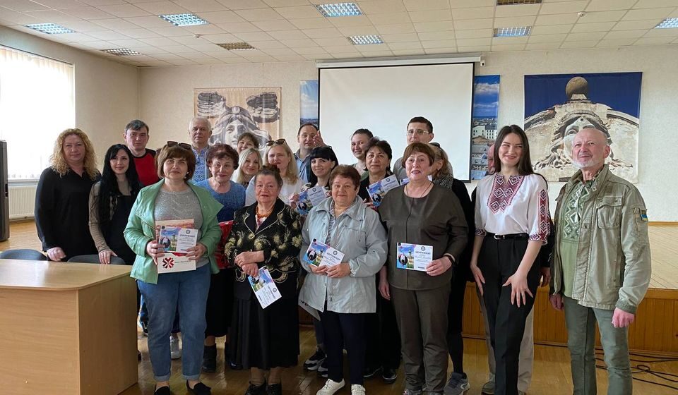 Навчалися люди віком від 23 до 87 років: у Франківську 15 випускників курсів української мови отримали сертифікати