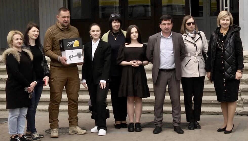 Коломийські ліцеїсти за кошти з благодійних ярмарків придбали дрон для “Едельвейсів”