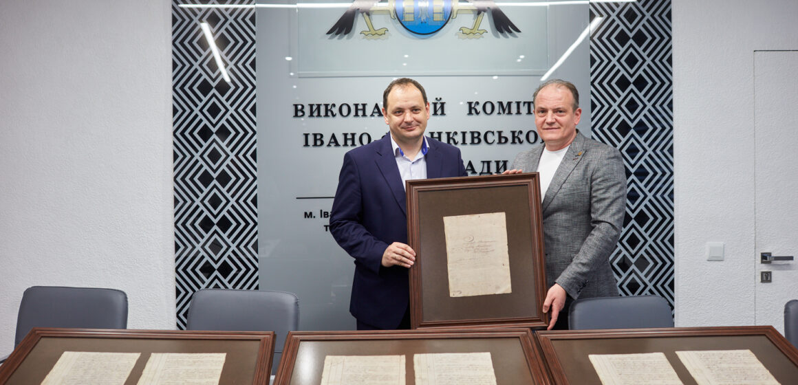 Івано-Франківськ отримав фотокопії оригіналів документів про надання місту Магдебурзького права