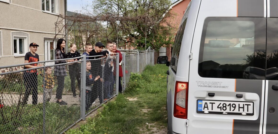 Для дитячого будинку сімейного типу на Коломийщині придбали нове авто