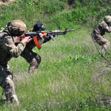 Прикарпатські тероборонівці відпрацьовують штурмові дії за стандартами НАТО (ФОТО)