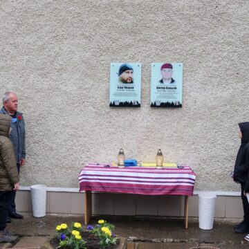 На фасаді ліцею в Калуші встановили пам’ятні дошки двом Героям