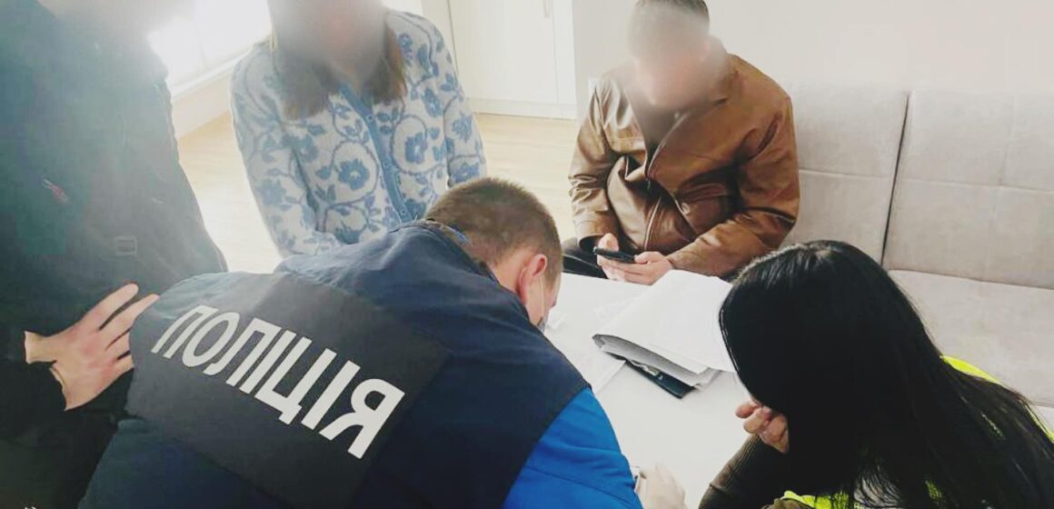 Продавала неіснуючий товар: кіберполіцейські Прикарпаття викрили інтернет-шахрайку