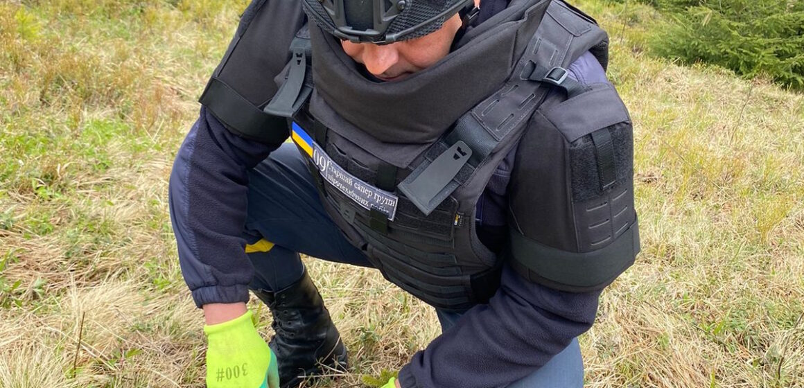 Прикарпатські піротехніки на Надвірнянщині знищили протипіхотну міну