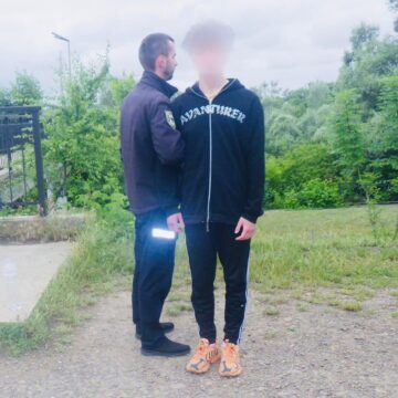 Правоохоронці затримали 19-річного франківця, який розповсюджував наркотики через «закладки»