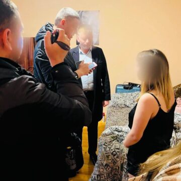 Продавала уявні  IPhone: кіберполіцейські  викрили 20-річну шахрайку з Прикарпаття