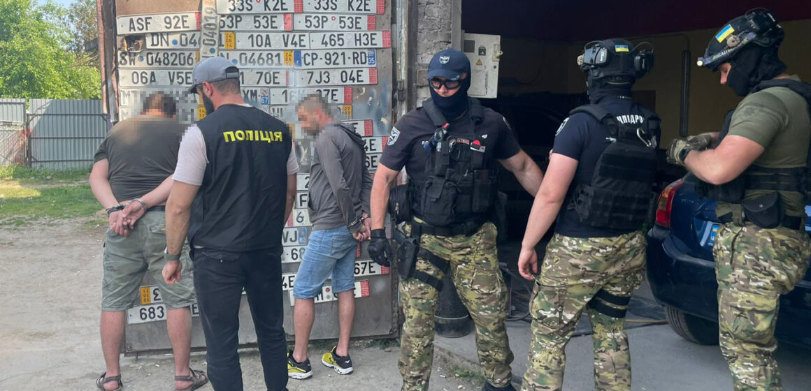 Калушанин організував незаконний канал продажу вогнепальної зброї: “зброяра” затримали “на гарячому” (ФОТО)