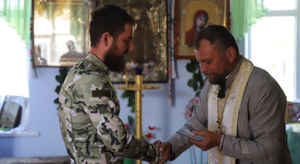 Військовослужбовців 74 батальйону ТрО нагородили капеланськими відзнаками  «Бог і Україна» (ФОТО)