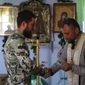 Військовослужбовців 74 батальйону ТрО нагородили капеланськими відзнаками  «Бог і Україна» (ФОТО)
