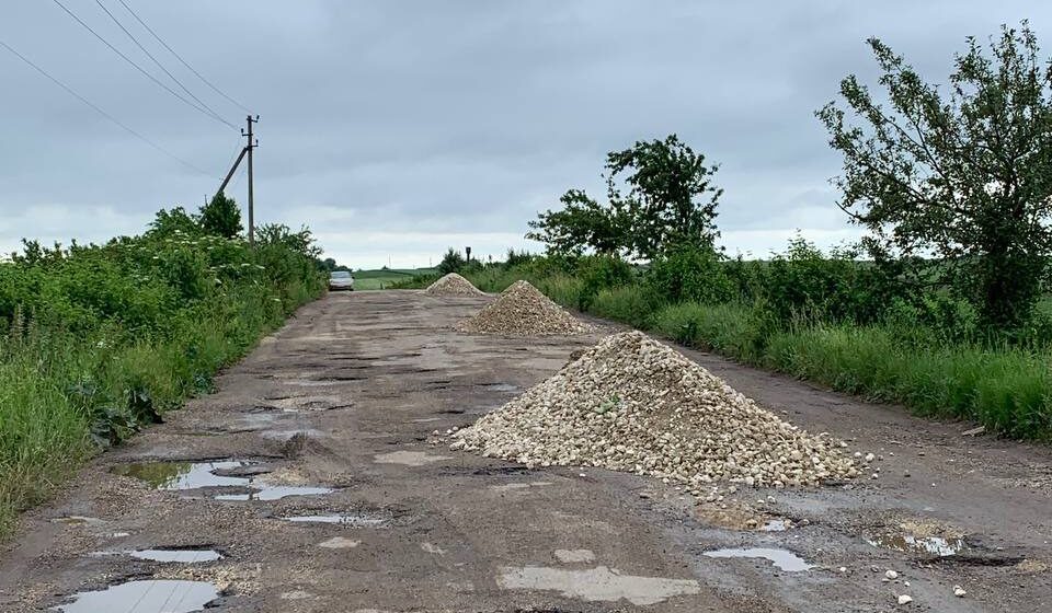 В селі Раковець Городенківської громади завершився ремонт доріг щебеневим покриттям (ФОТО)