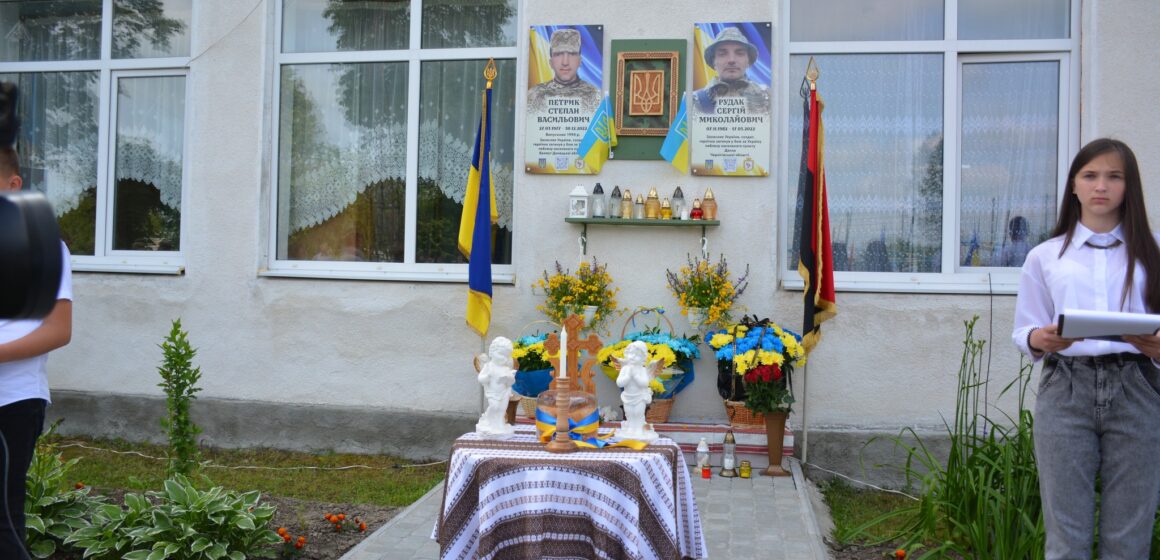 У Надвірнянській громаді відкрили пам’ятні дошки чотирьом полеглим захисникам