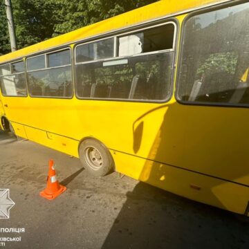 В Івано-Франківську нетверезий та позбавлений прав водій автобуса вчинив ДТП