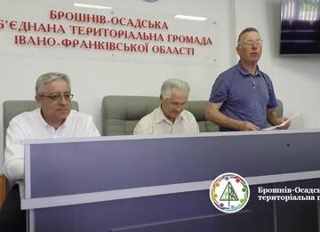 На Громадській раді у Брошнів-Осаді говорили про роботу ринку, екологію, будівництво автостанції та влаштування нового кладовища