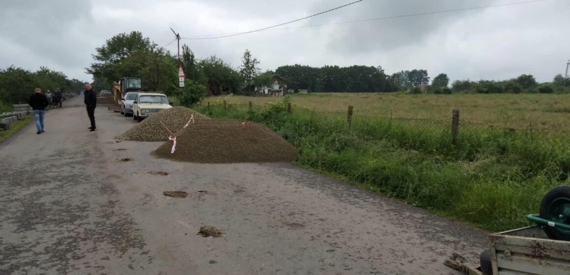 У Брошнів-Осадській громаді почали ремонт дороги до села Раків