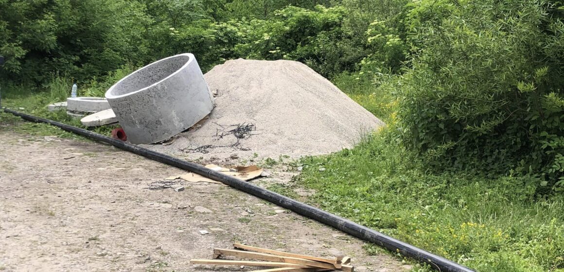 На Надвірнянщині розпочали заміну труб на водогоні Любіжня-Делятин