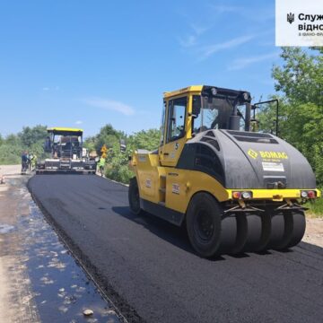 Попри війну, на Прикарпатті продовжується ремонт доріг