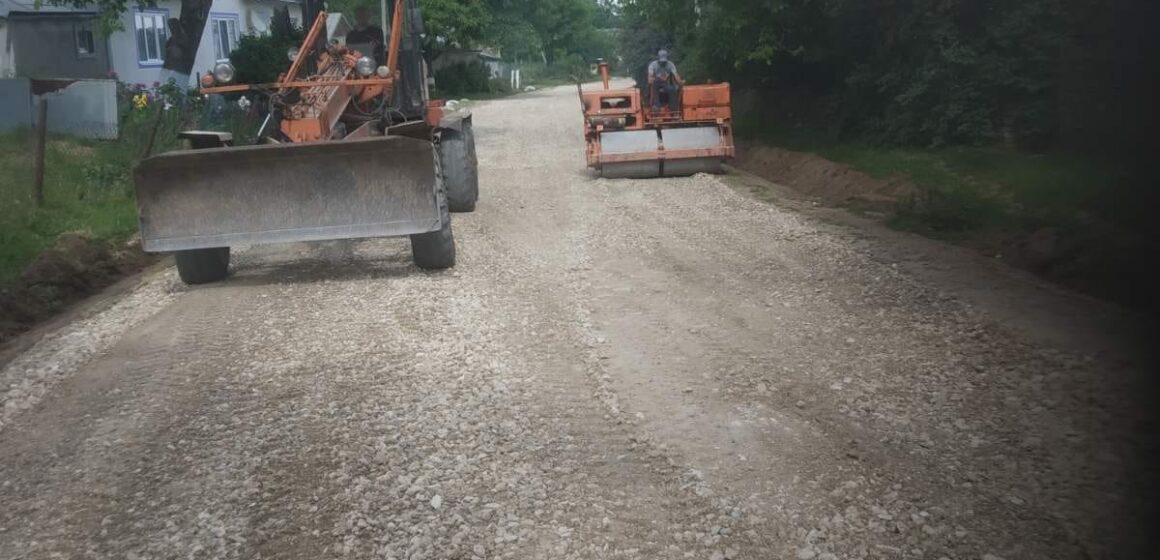У двох селах Городенківської громади ремонтують щебеневі дороги