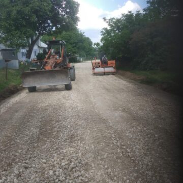 У двох селах Городенківської громади ремонтують щебеневі дороги
