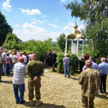 У Тлумачі відкрили та освятили каплицю, яку встановив військовий медик