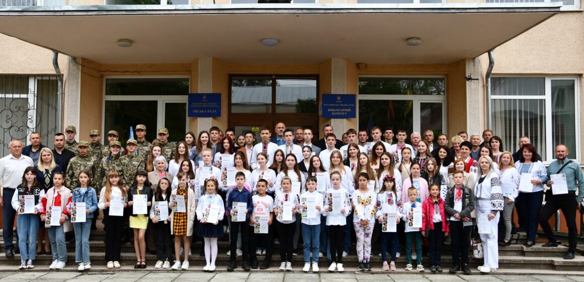 Гордість громади: Міський голова Рогатина нагородив молоде обдарування краю