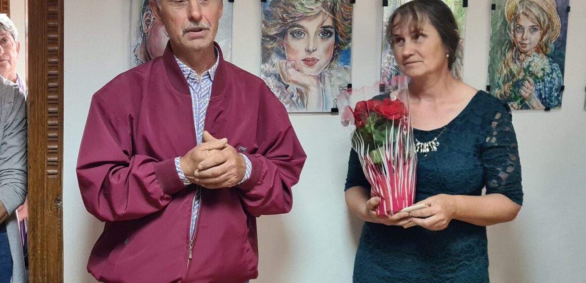 “Барви та емоції на малюнках”: перша персональна виставка Наталії Українець (Романюк) у Снятині
