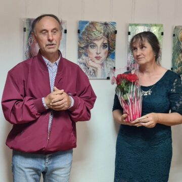 “Барви та емоції на малюнках”: перша персональна виставка Наталії Українець (Романюк) у Снятині