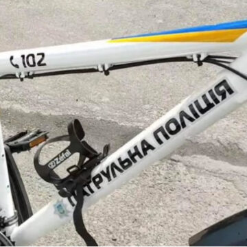Франківські велопатрульні виявили у пасажира ймовірні наркотики