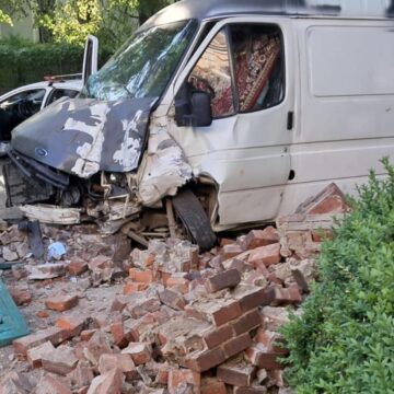Нетверезий керманич розтрощив паркан біля Музею визвольних змагань в Івано-Франківську