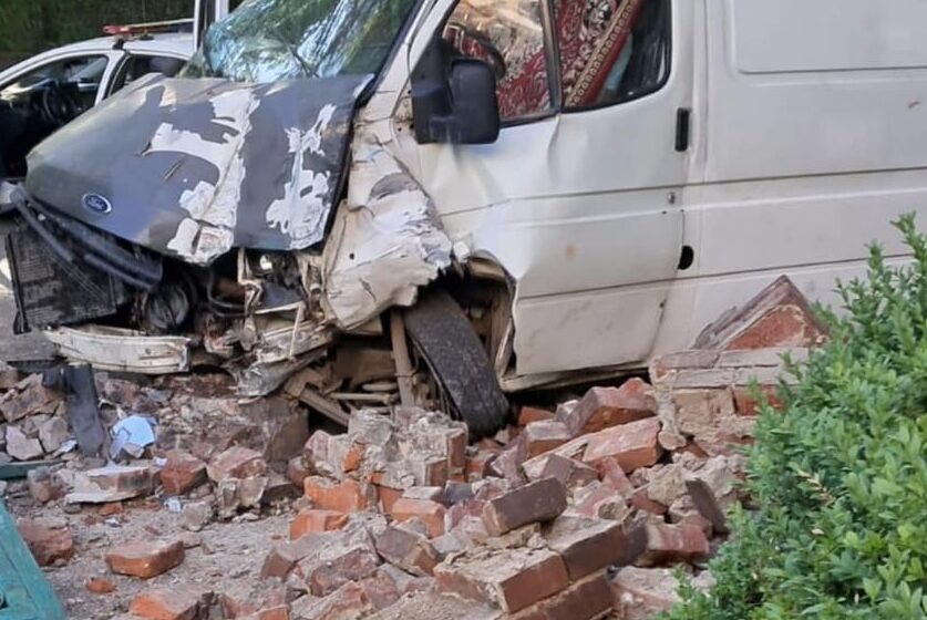 Нетверезий керманич розтрощив паркан біля Музею визвольних змагань в Івано-Франківську