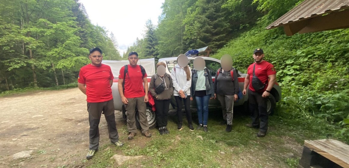 За минулу добу гірські рятувальники двічі надавали допомогу туристам у Карпатах