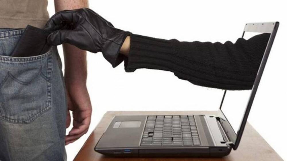 Соціальні виплати та псевдобанкіри: аферисти продовжують спустошувати гаманці прикарпатців