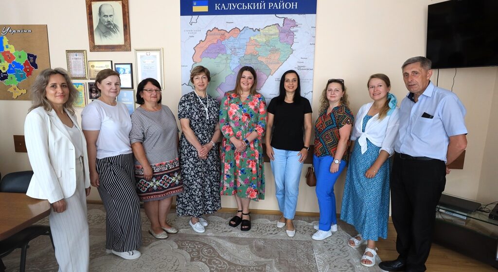 Мобільна бригада провела виїзні зустрічі з ВПО у Калуському районі