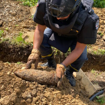 У Делятині піротехніки виявили артилерійський снаряд часів Другої світової війни (ФОТО)
