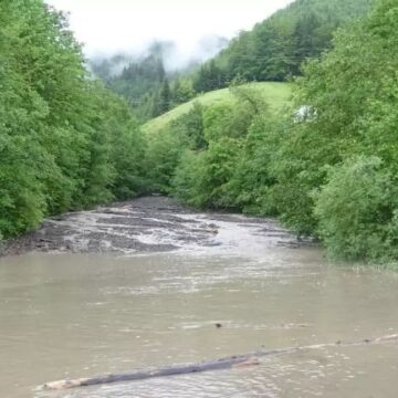 У Калуші внаслідок негоди утворилося провалля