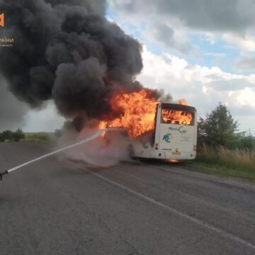 На Тлумаччині під час руху згорів маршрутний автобус