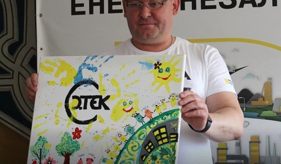 Діти бурштинських енергетиків намалювали картину до 18-річчя ДТЕК