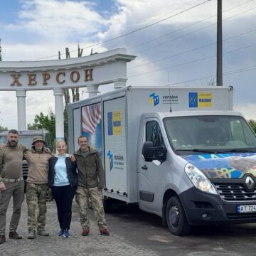 Незламний «міст» між заходом та півднем України: як волонтери з Івано-Франківщини та Херсонщини долають виклики воєнного часу Незламний «міст» між заходом та півднем України: як волонтери з Івано-Франківщини та Херсонщини долають виклики воєнного часу