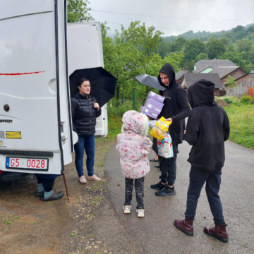 На Прикарпатті допомагають людям, що опинилися у скруті