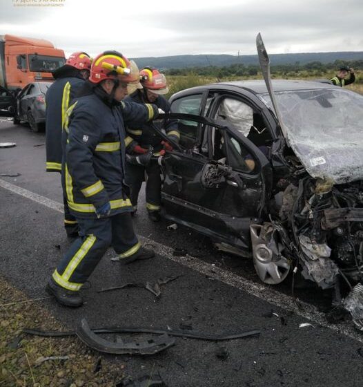 У Калуші внаслідок зіткнення 4-х автомобілів загинула людина У Калуші внаслідок зіткнення 4-х автомобілів загинула людина