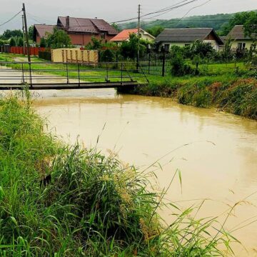 Калуш потерпає від підтоплення внаслідок зливових дощів