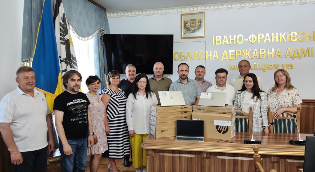Одинадцять громад Прикарпаття отримали комп’ютерне обладнання від Програми ПРООН