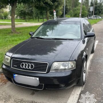 “Під градусом” і з ножем: франківські патрульні склали два адмінматеріали на порушника ПДР
