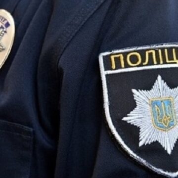 У Франківську хуліган погрожував скоїти самогубство: поліцейські завадили йому