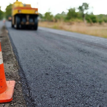 На Прикарпатті цьогоріч ремонтуватимуть місцеві дороги