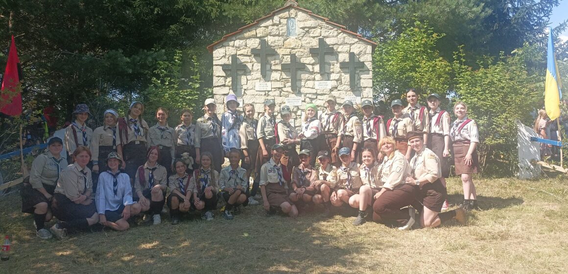 Рогатинські пластуни відвідали фестиваль патріотичної пісні “Чорна вишиванка” і стали учасниками благодійного ярмарку