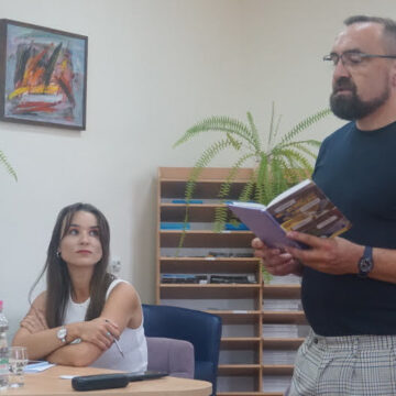 Любомир Стринаглюк презентував у Івано-Франківську свою поетичну збірку “Таємні дотики”