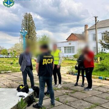 На Прикарпатті за одержання хабара судитимуть директора ліцею